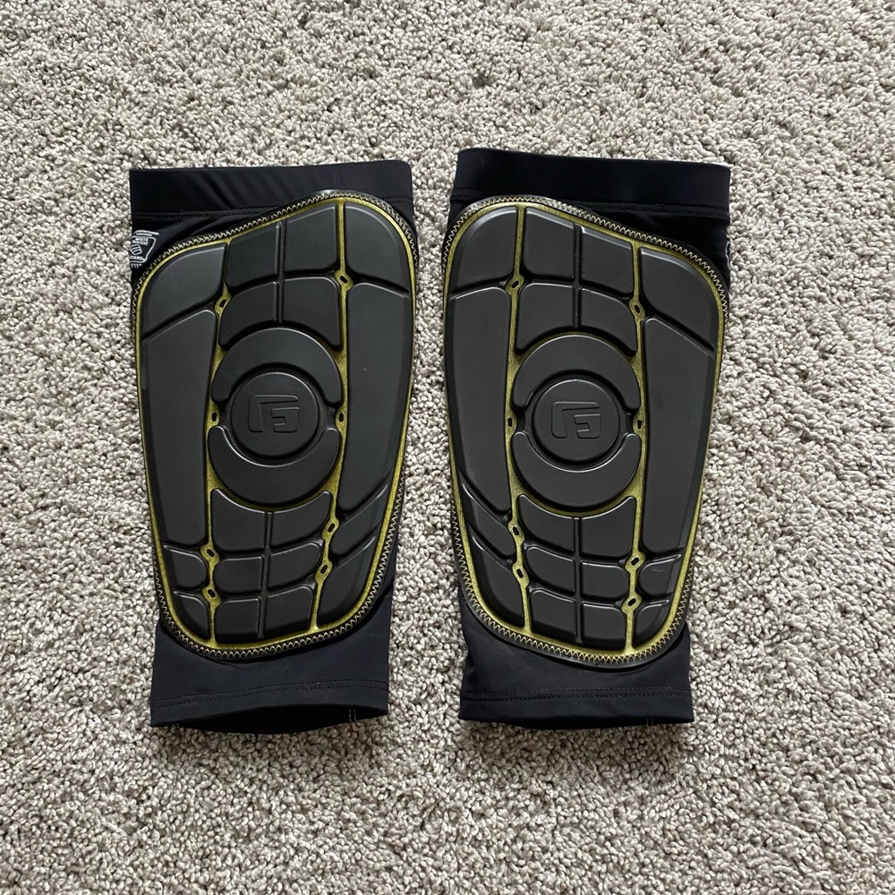Soccer shinguards size large.